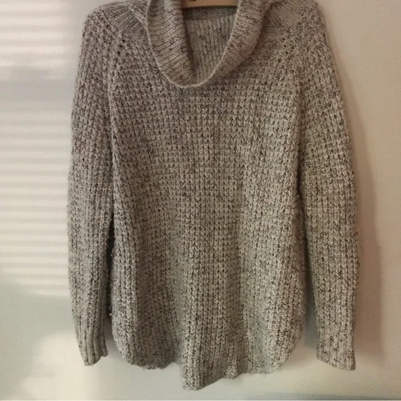 Sweater bundle of 4 - Picture 2 of 14